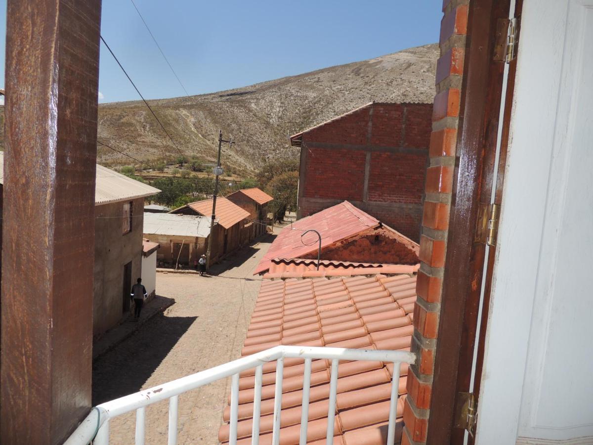 Hostal Dinosaurio Bed & Breakfast Torotoro Exterior photo